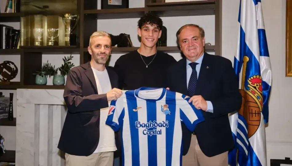 Oficial: Real Sociedad contrata defesa ao Barcelona